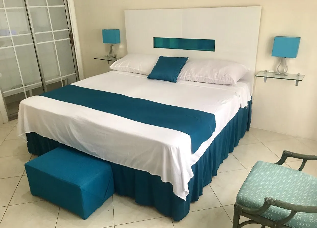 Sea Breeze Villa Montego Bay 0*,